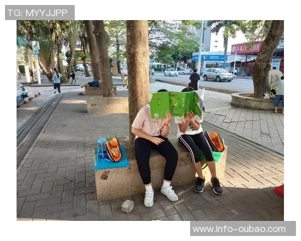 漂亮女友为桑托斯续约庆祝深情表白我的爱人这份荣耀属于你